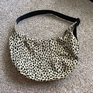 Baggu Medium Crescent Bag Honey Leopard